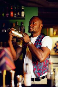 Barkeeper Sape Bar