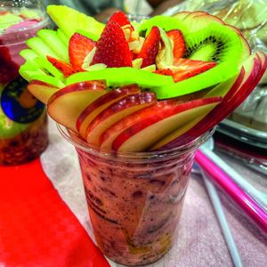 Obstbecher und Saftkreationen