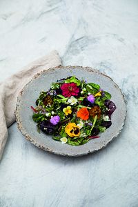 Blatt- und Blütensalat