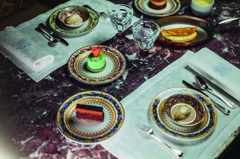 © Plaza Athenee