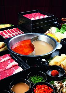 © MoMo Paradise Hotpot Suppe Scharf und nicht scharf