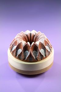 Eierlikörgugelhupf auf Rhabarberconfit